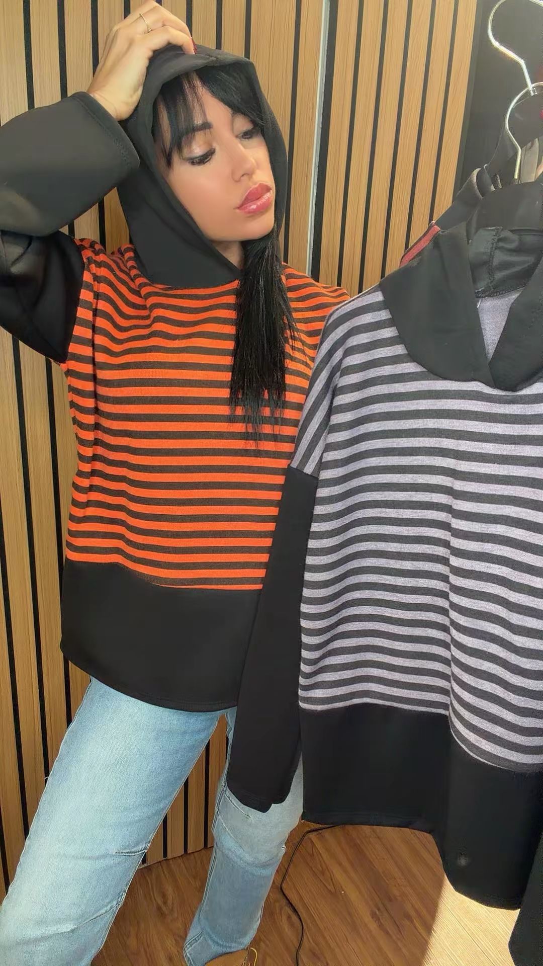 Maglia a Strisce Con Cappuccio